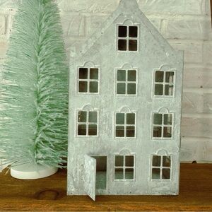 Anthropologie Terrain Concordville Dutch Zinc Gray Metal Holiday House like new